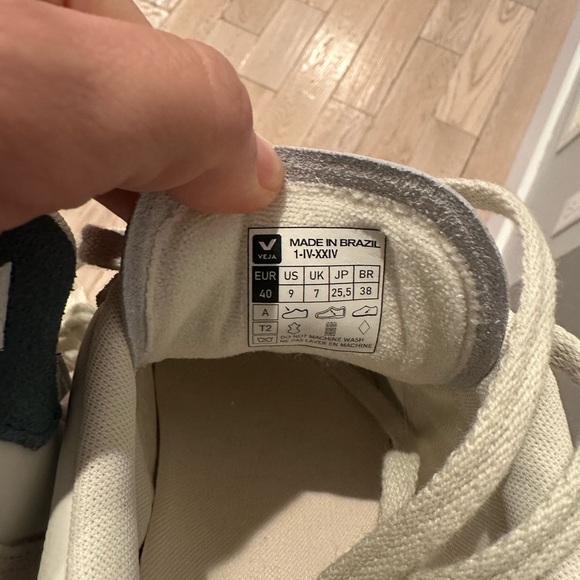 Veja V-90 women’s casual sneaker size 9 - Picture 5 of 5